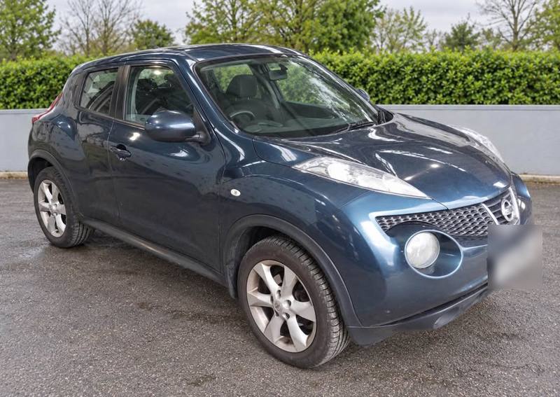 Blue 2012 Nissan Juke, front three-quarter view (number plate blurred)